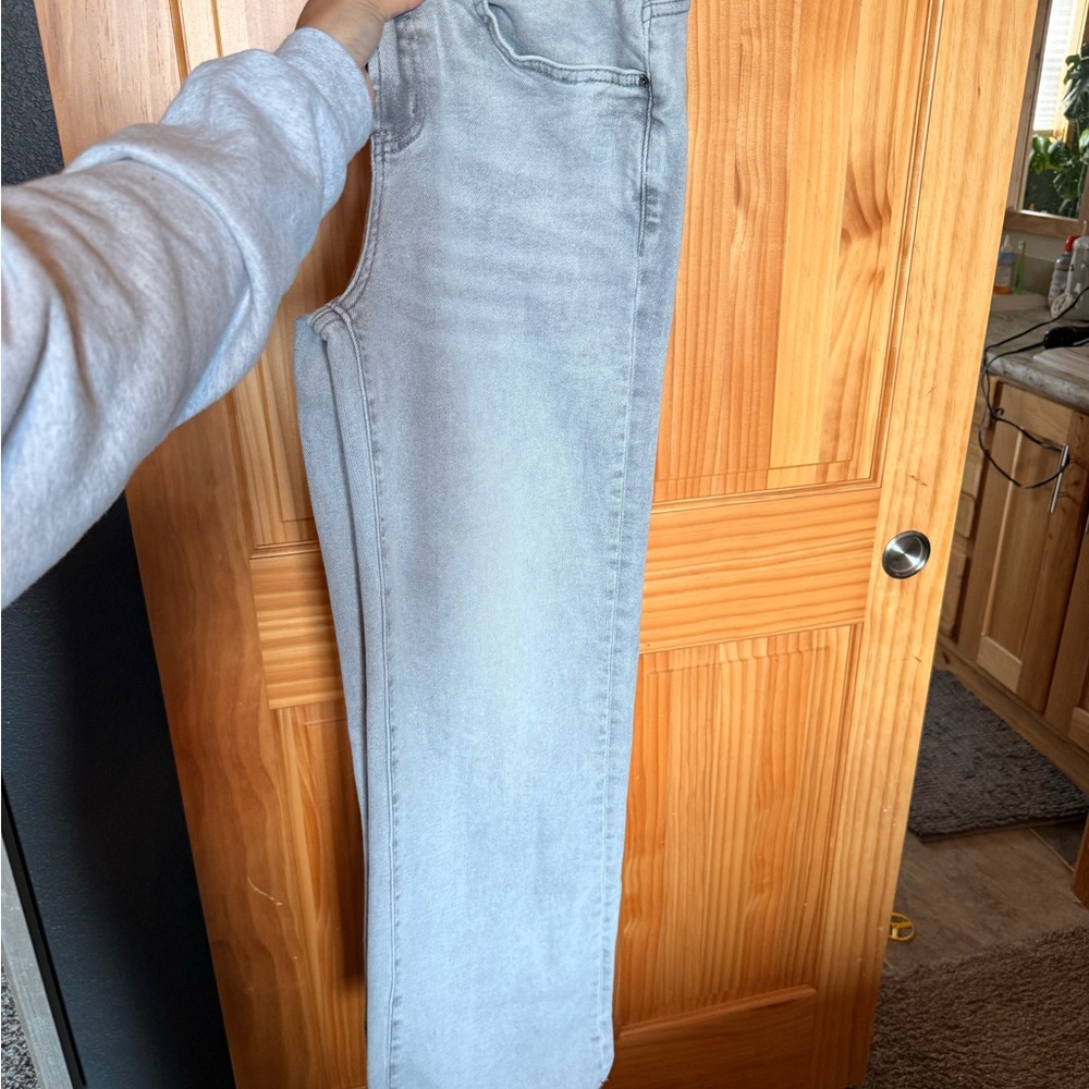 Elegant Light Gray Skinny Jeans for Women